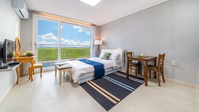 The Sky Pool Villa