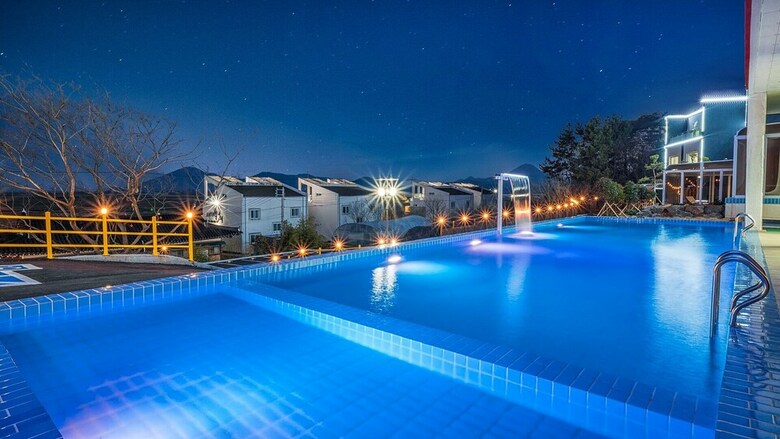The Sky Pool Villa
