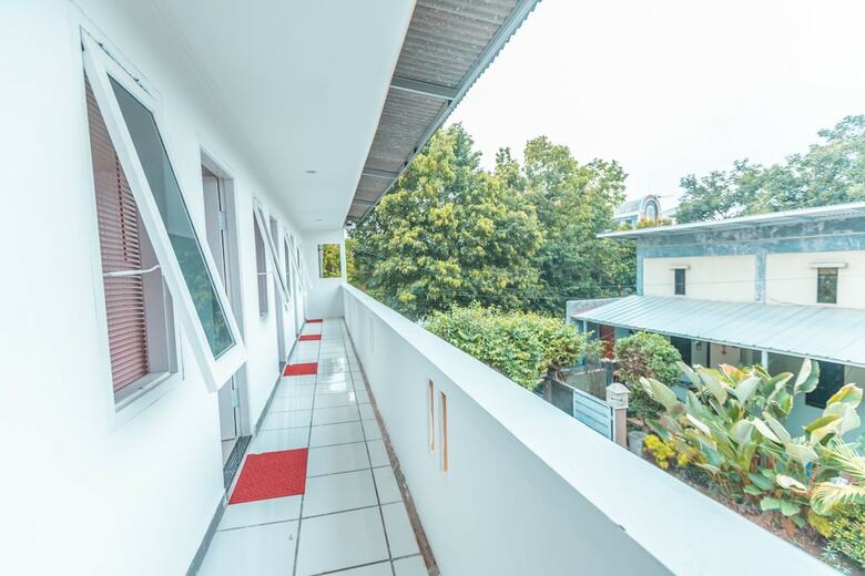 Hotel Oyo 2229 Dolfie Residence