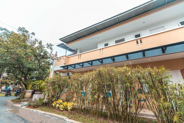 Hotel Oyo 2229 Dolfie Residence