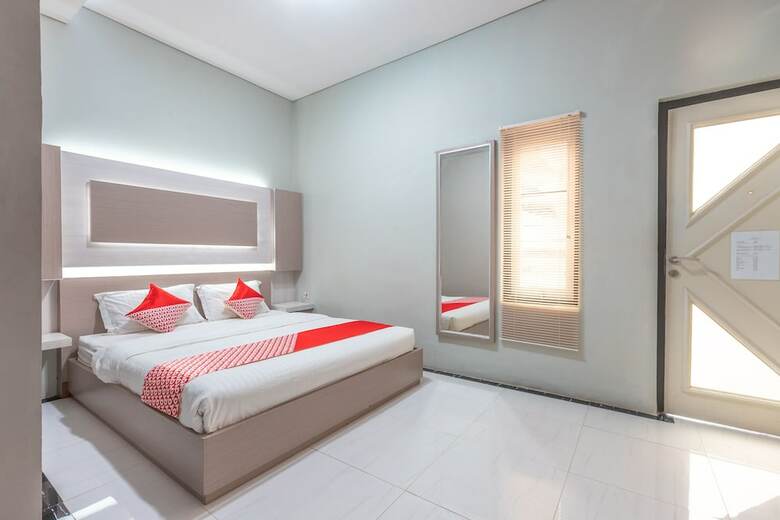 Hotel Oyo 2248 Yayah Rooms Syariah