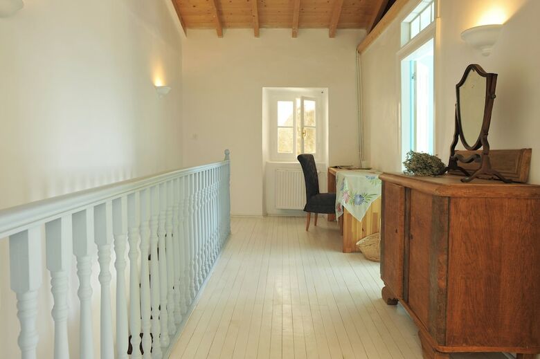 Korakiana Cottage