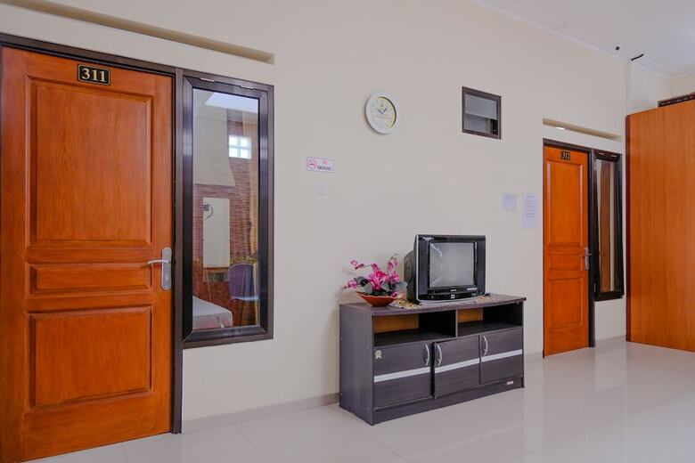 Hotel Oyo 2317 Griya Putri Syariah