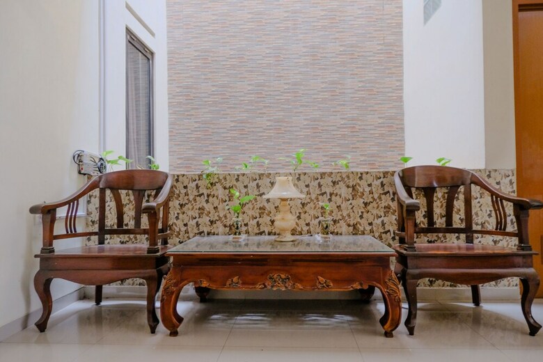 Hotel Oyo 2317 Griya Putri Syariah