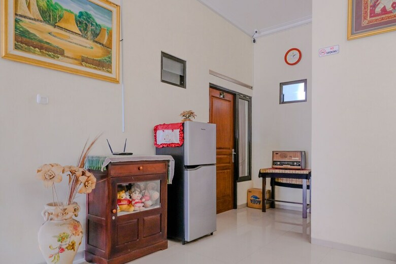 Hotel Oyo 2317 Griya Putri Syariah