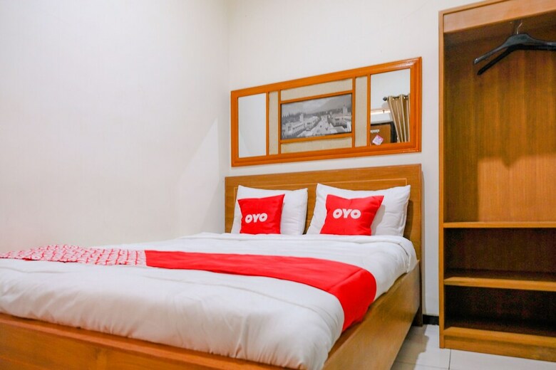 Hotel Oyo 2317 Griya Putri Syariah