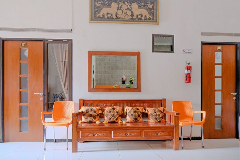Hotel Oyo 2317 Griya Putri Syariah