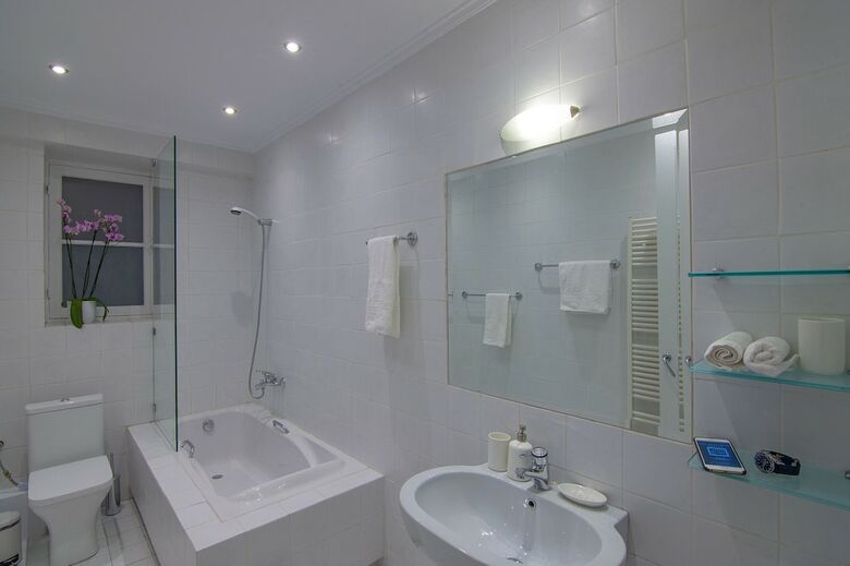 Hotel Art Pantheon Suites In Plaka