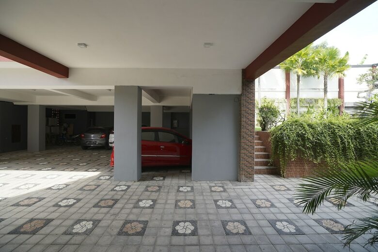 Hostal Oyo 2392 Nusa Dua Eling Inn
