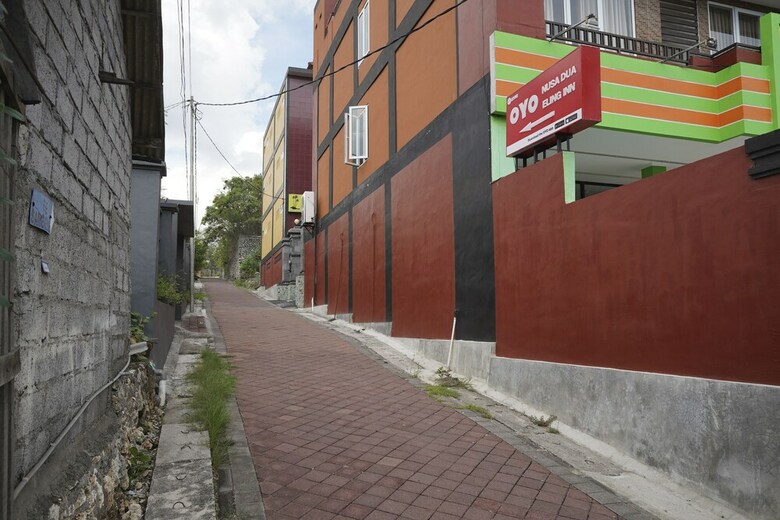 Hostal Oyo 2392 Nusa Dua Eling Inn