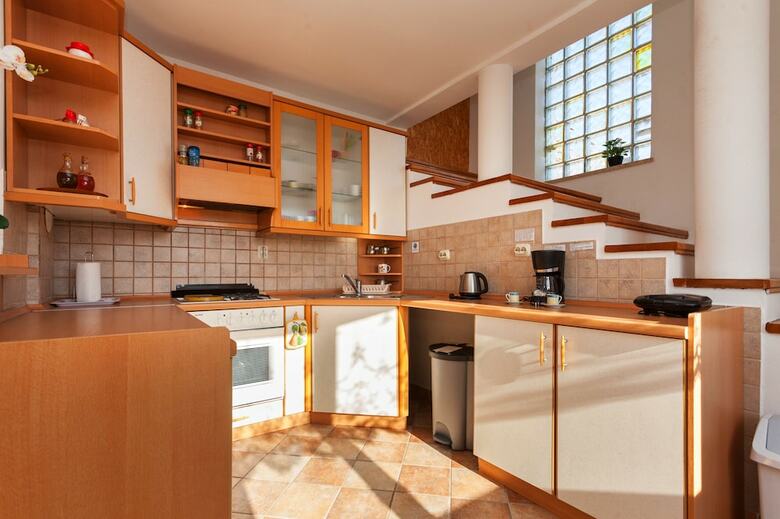 Oina Apartments