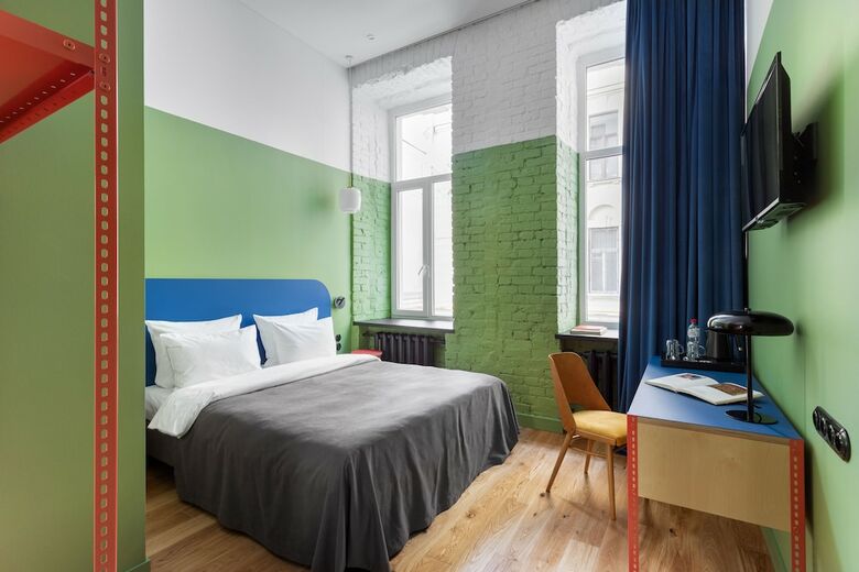 P 17 Hotel