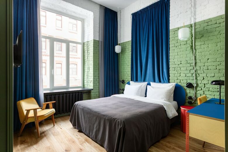 P 17 Hotel