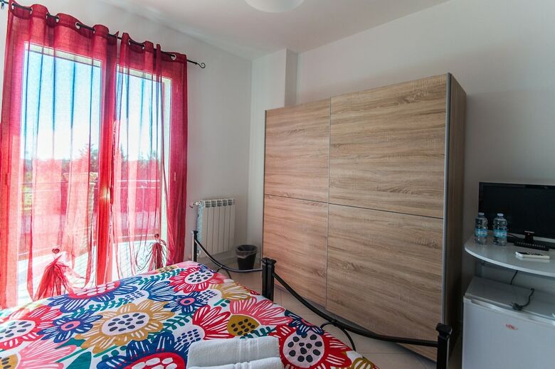 B&B New Naxos Village