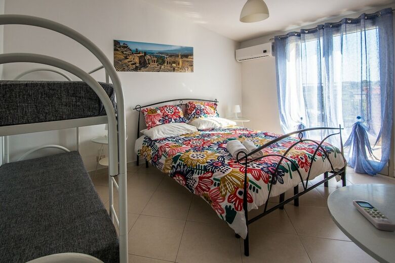 B&B New Naxos Village