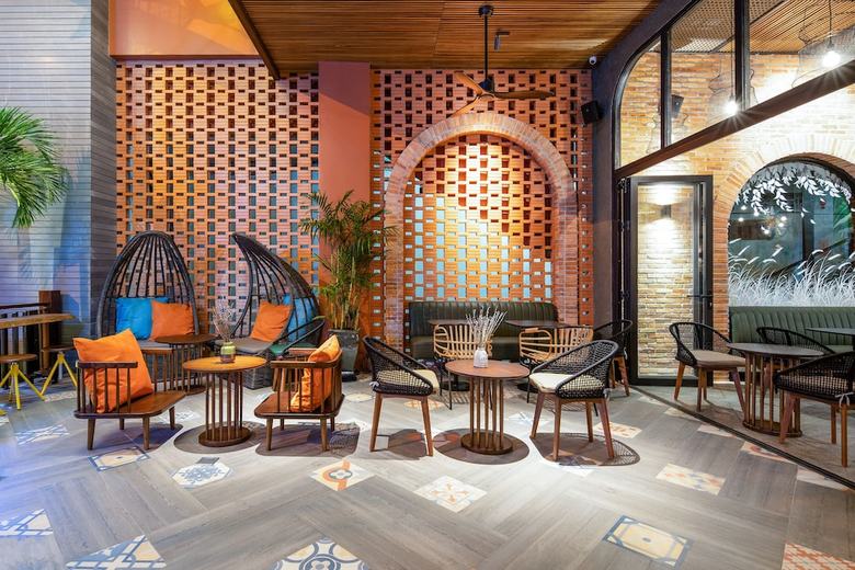 Seahorse Office And Hotel