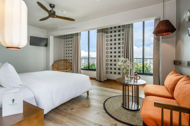 Seahorse Office And Hotel