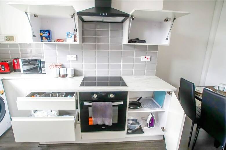 Hotel Colton Road Homes Leeds