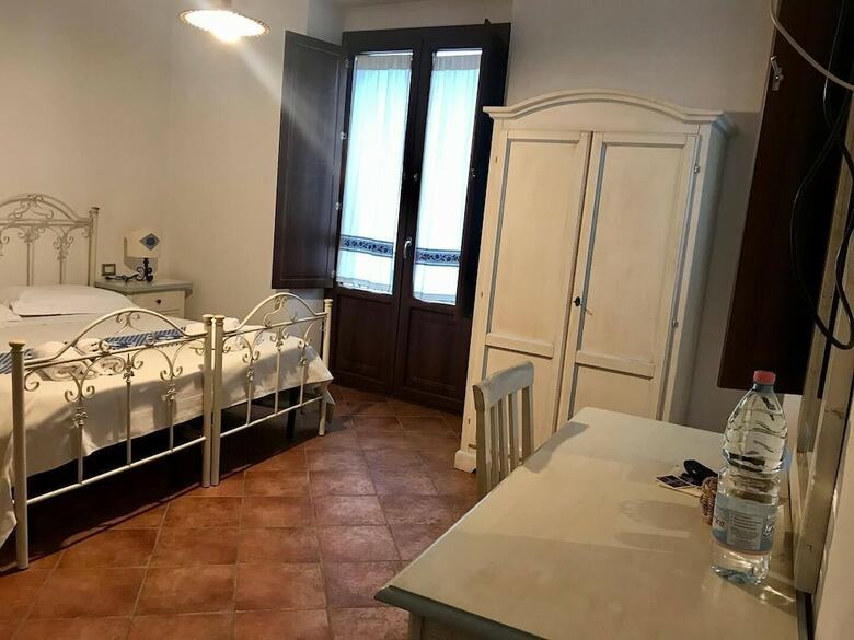Bed & Breakfast Santu Bainzu Guest House