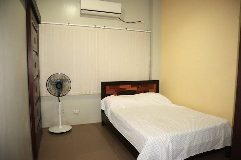 Hotel Eme's Apartelle