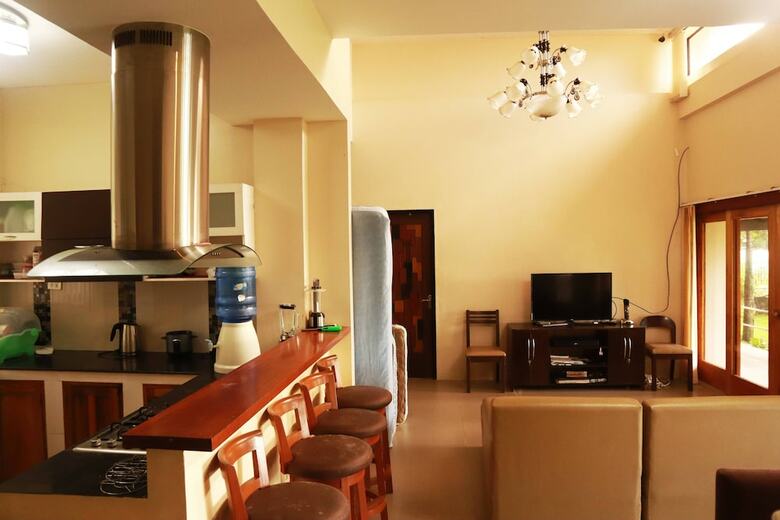 Hotel Eme's Apartelle