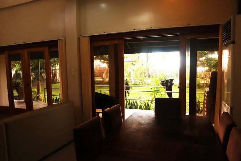 Hotel Eme's Apartelle