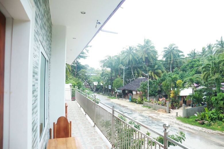 Hotel Eme's Apartelle