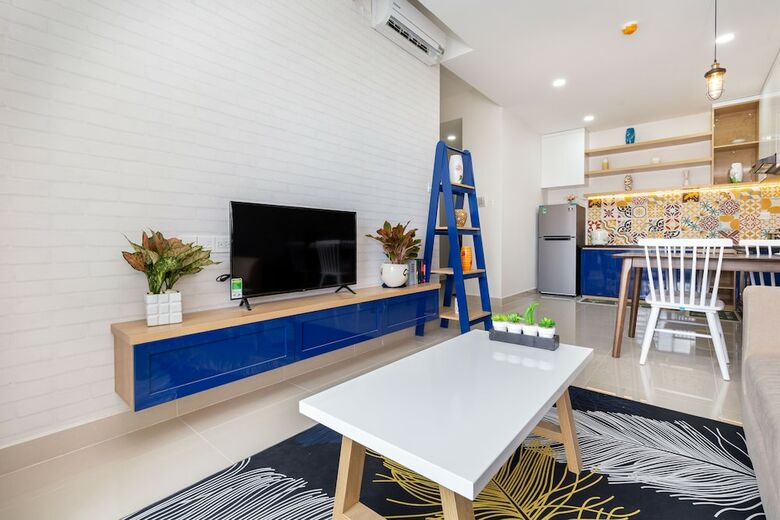 Halo Sun Avenue Apartments