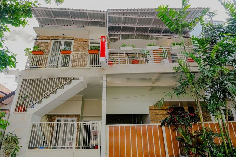 Hotel Oyo 2376 Tiara Family Residence