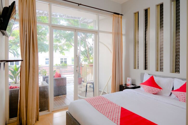 Hotel Oyo 2376 Tiara Family Residence