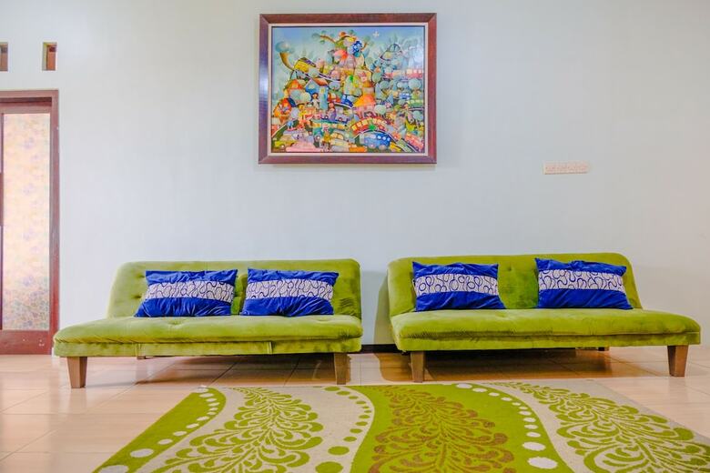 Hotel Oyo 2376 Tiara Family Residence
