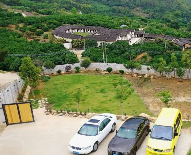 Hotel One House