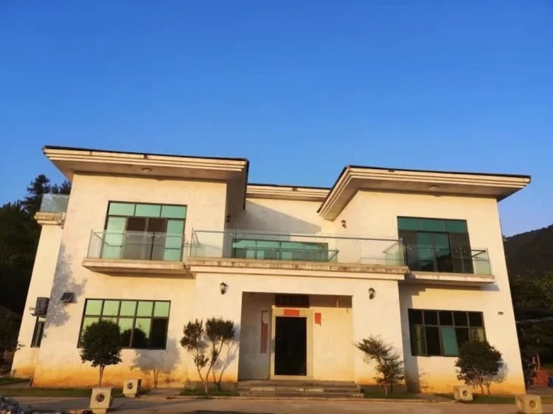 Hotel One House