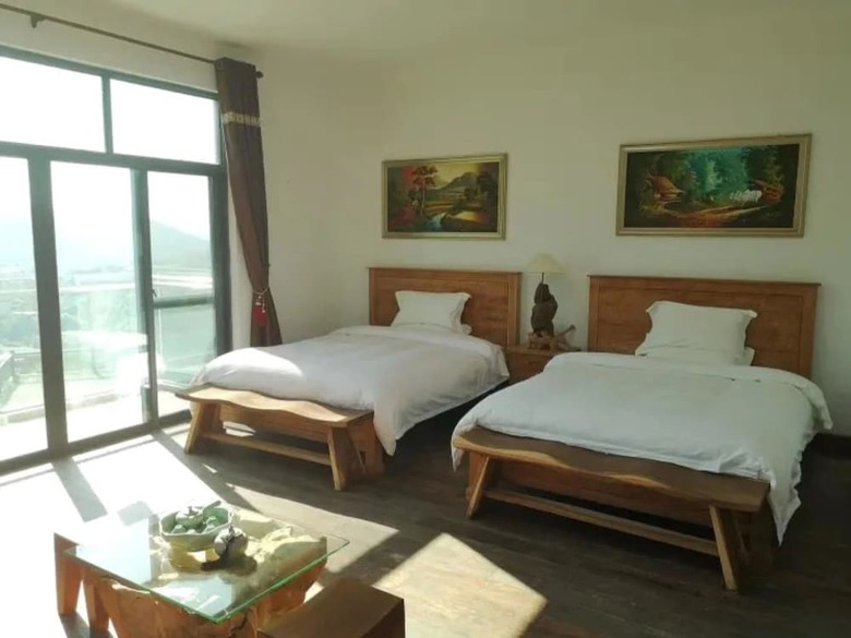 Hotel One House