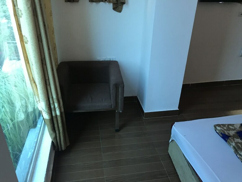 Oyo 442 Holiday Hotel