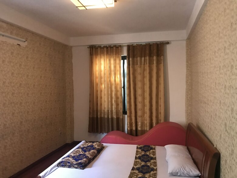 Oyo 442 Holiday Hotel