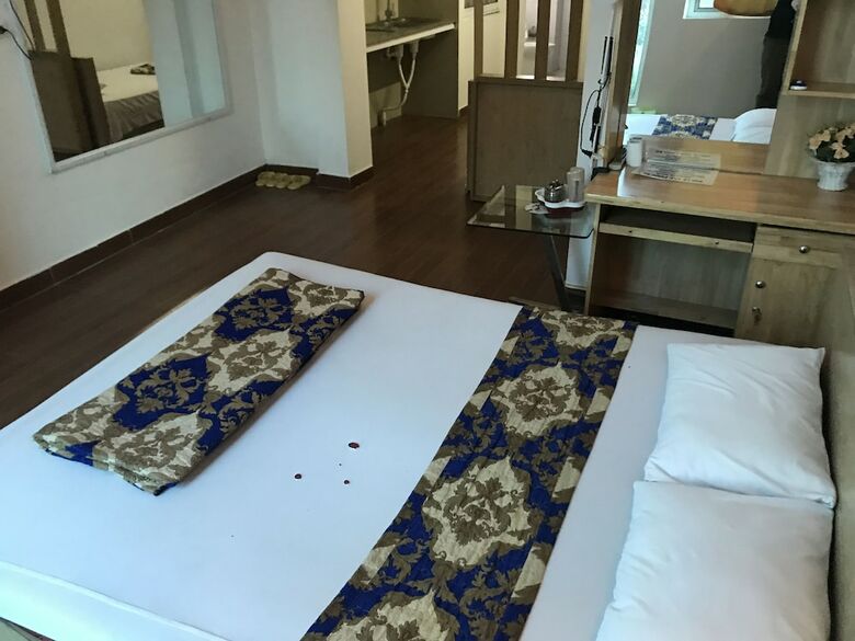 Oyo 442 Holiday Hotel