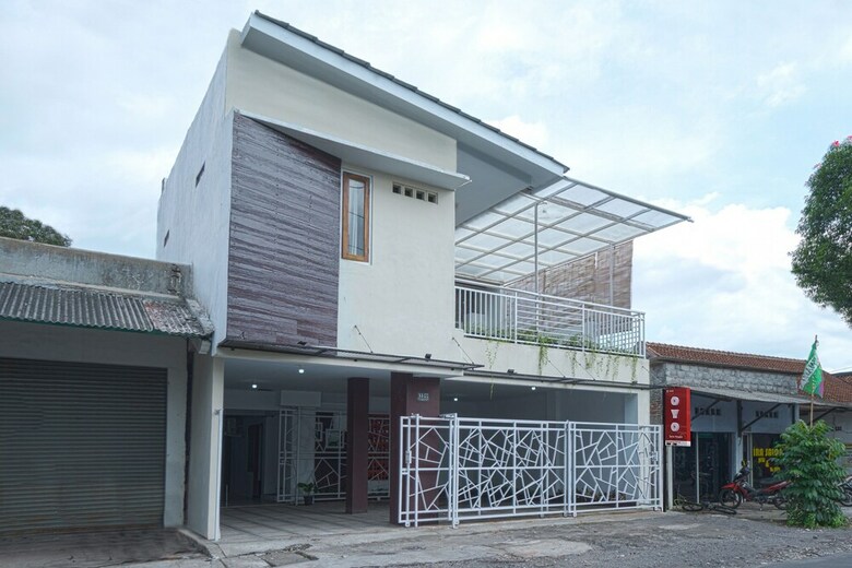 Hotel Oyo 2444 Sera House