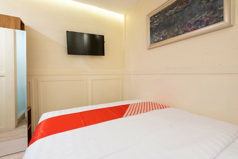 Hostal Oyo 2457 Grha Ivana