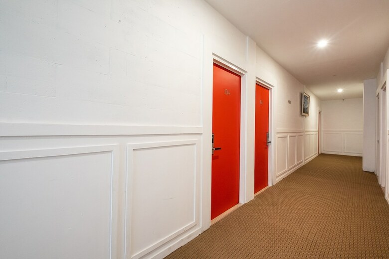 Hostal Oyo 2457 Grha Ivana