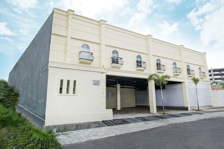 Hostal Oyo 2457 Grha Ivana