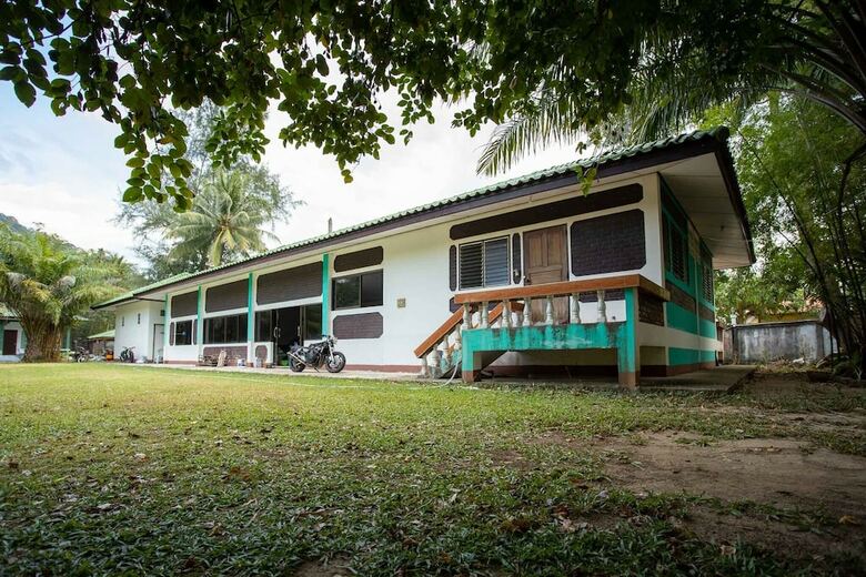 Hotel Bangben Beachfront Resort