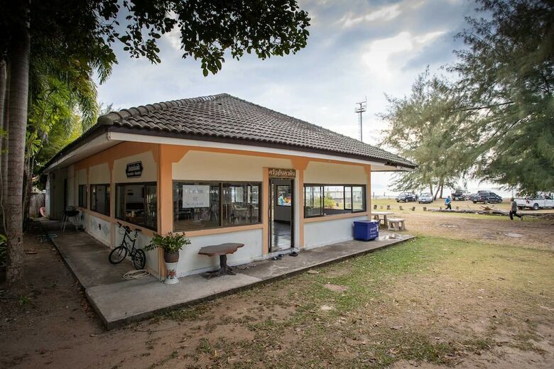 Hotel Bangben Beachfront Resort
