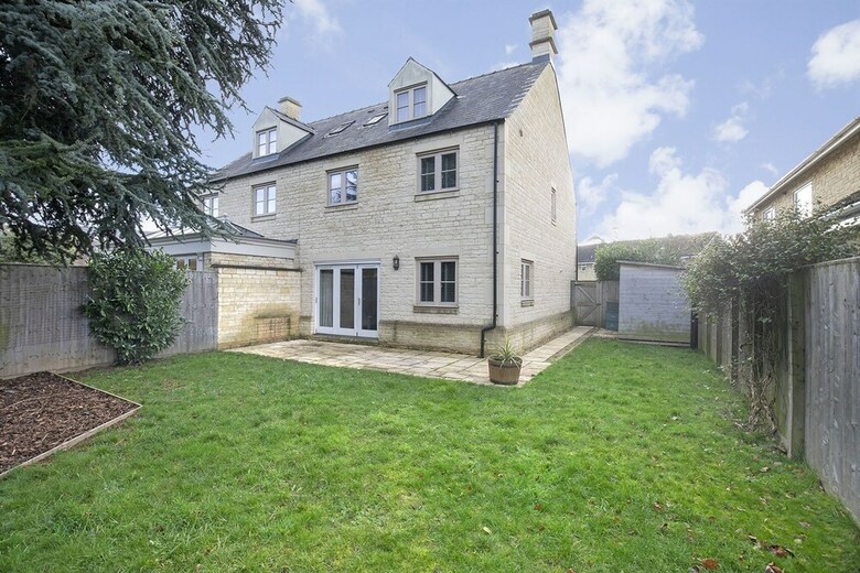 Elliot Oliver Cotswold Style 4 Bed House