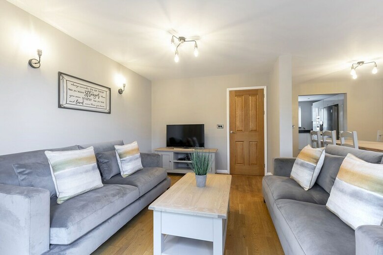 Elliot Oliver Cotswold Style 4 Bed House