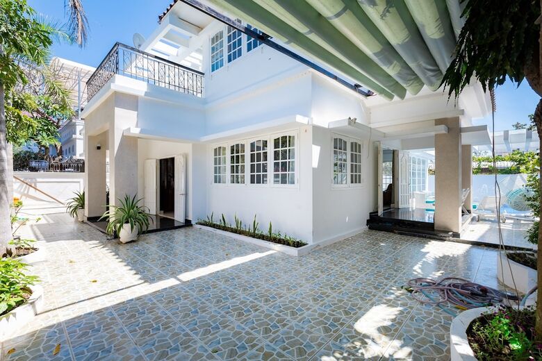 Kat Villa