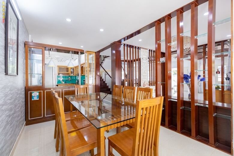 Kat Villa