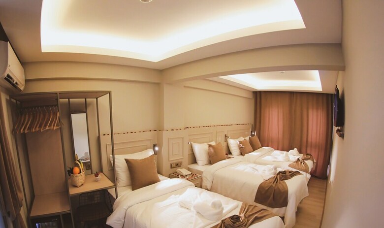 X-nellyi Boutique Hotel
