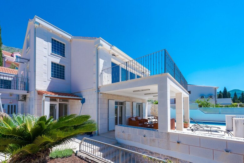 Villa Mlini