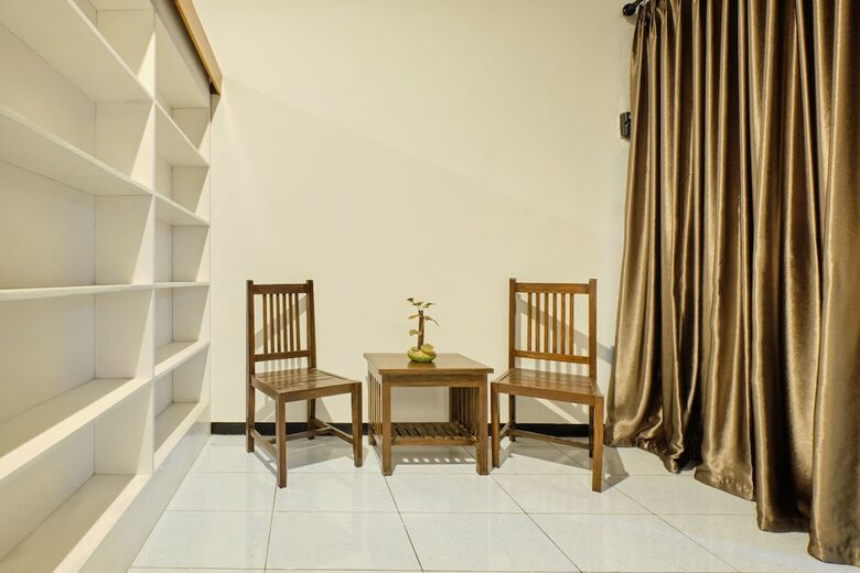 Hostal Oyo 2519 Mayang Garini